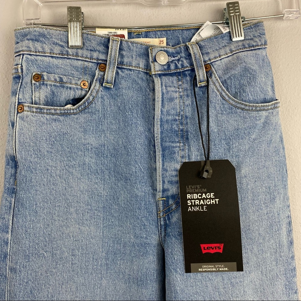 Levi’s • Ribcage Straight Jeans - Picture 8 of 11